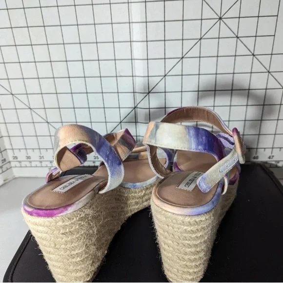 NEW-Size 9M Women's Chelsea & Violet Henna Wedges Sandals Purple Tie-Dye - Picture 5 of 8
